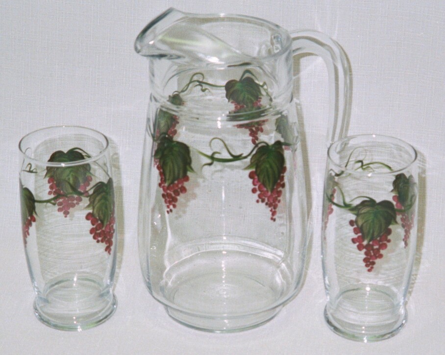 set of 5 pitcher grapes.jpg (139467 bytes)