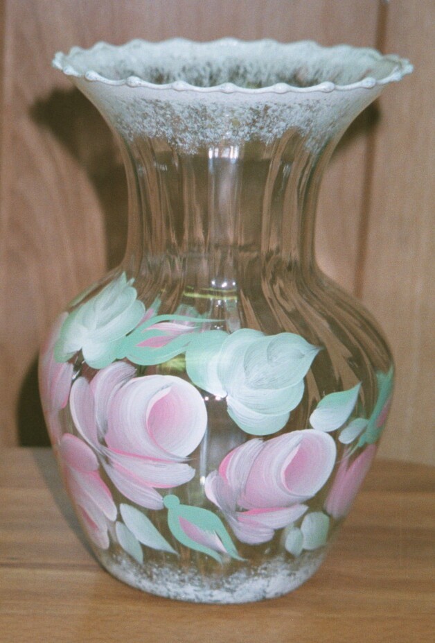 vase med..pink roses.jpg (125704 bytes)